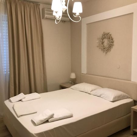 Leonidas Apartments And Suites Mola Kalyva Extérieur photo