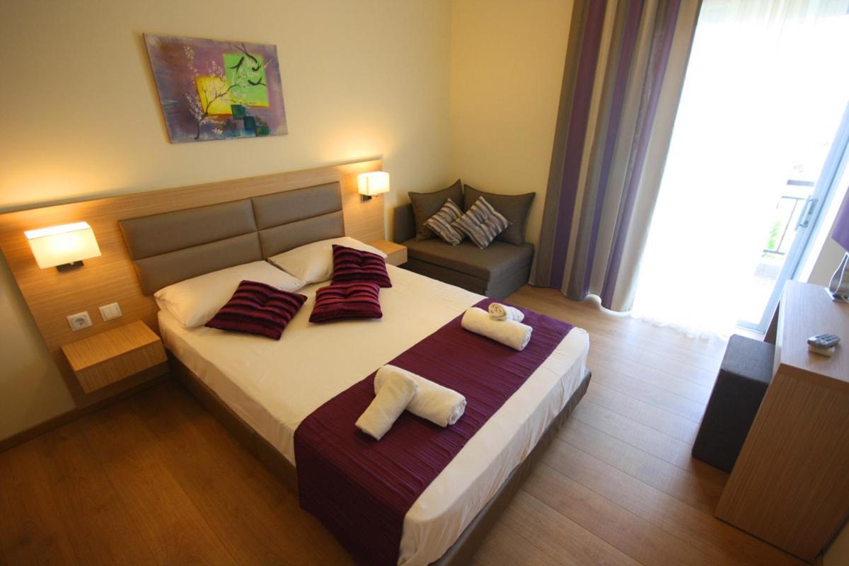 Leonidas Apartments And Suites Mola Kalyva Extérieur photo