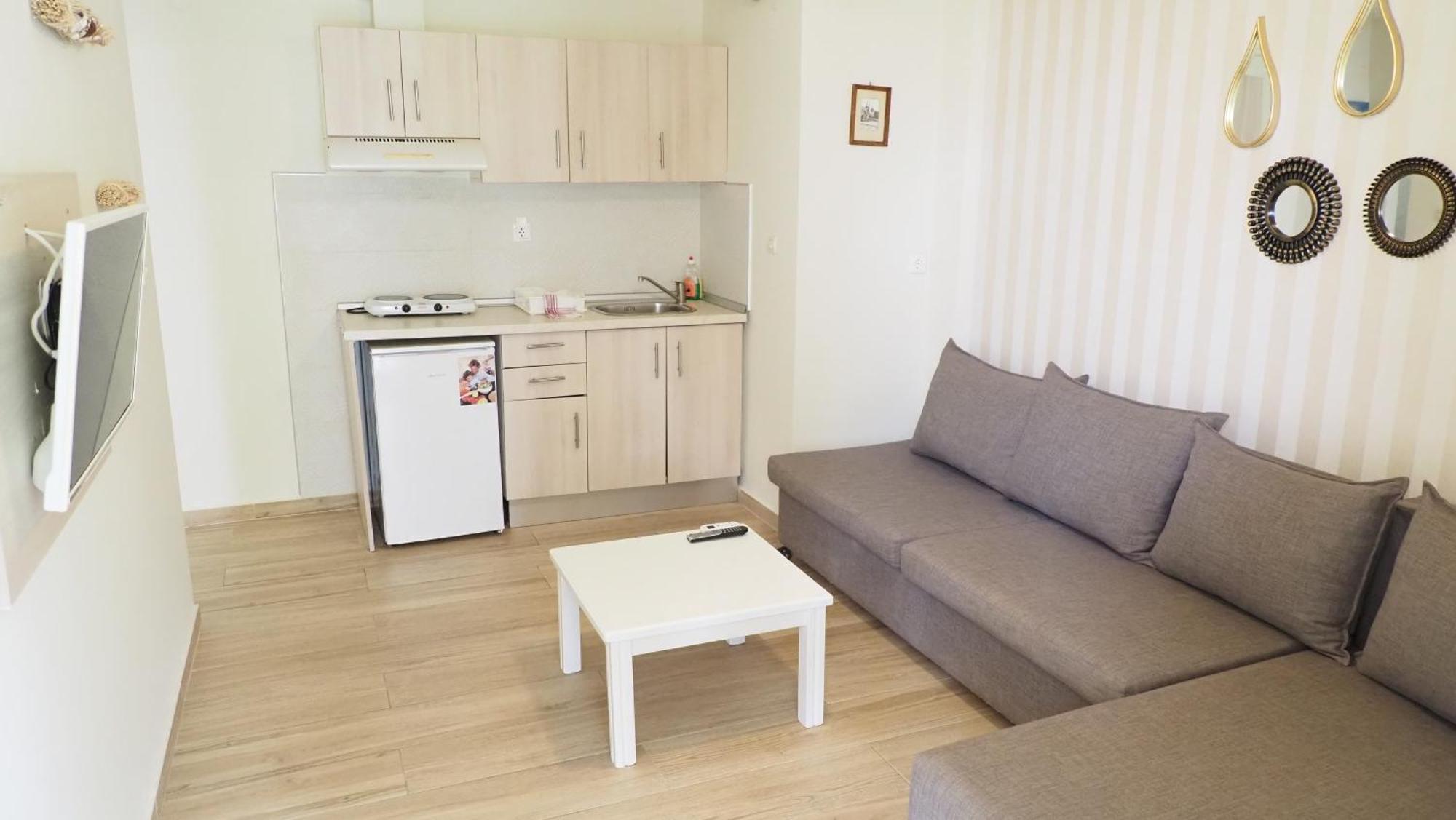 Leonidas Apartments And Suites Mola Kalyva Extérieur photo