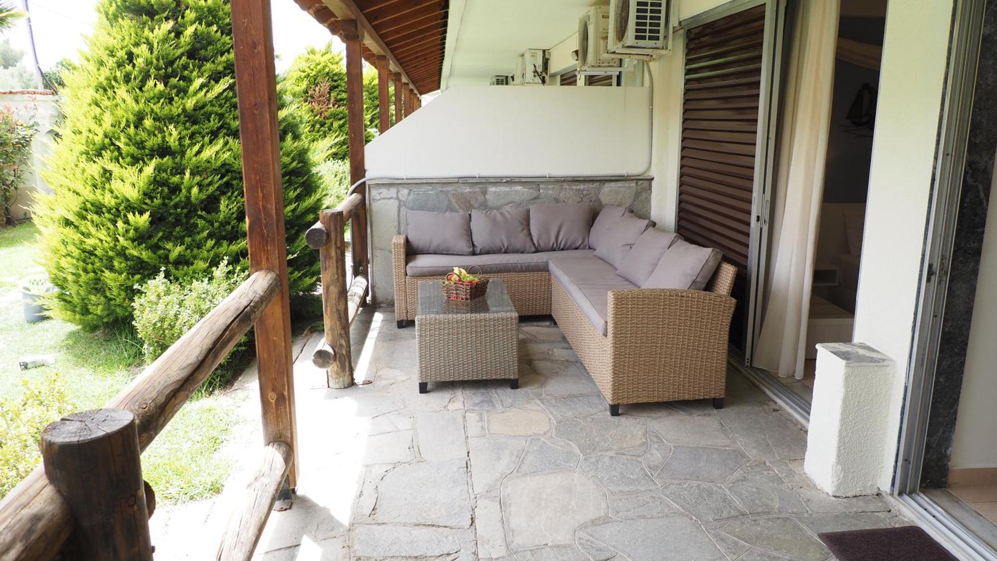 Leonidas Apartments And Suites Mola Kalyva Extérieur photo