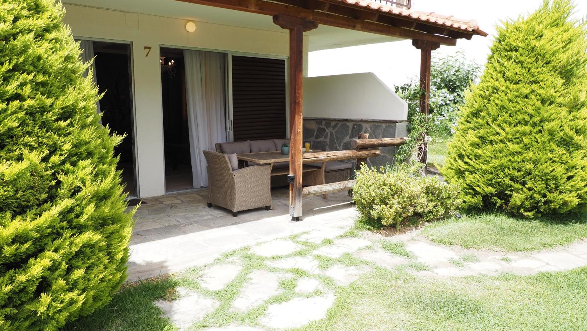 Leonidas Apartments And Suites Mola Kalyva Extérieur photo