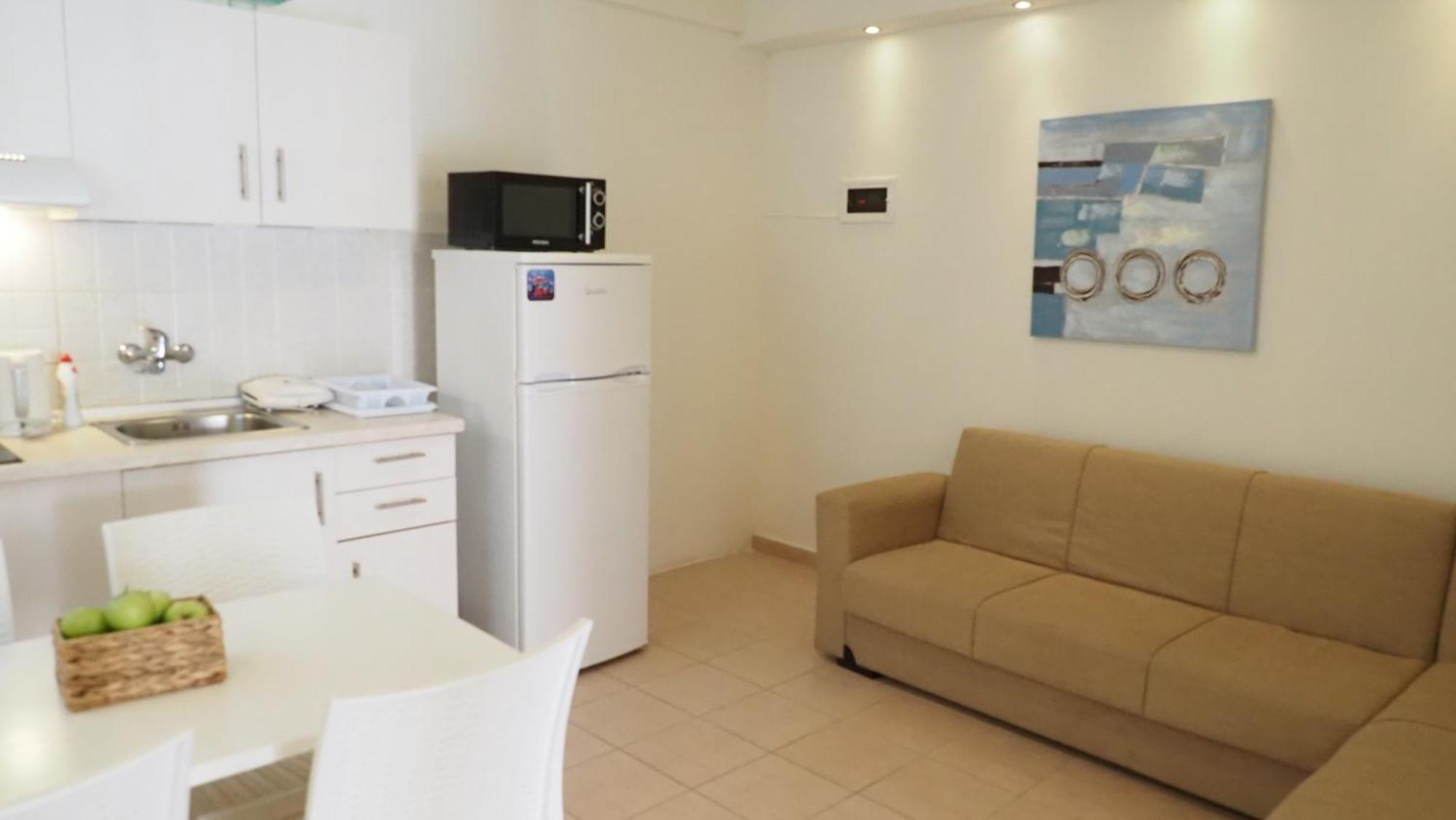 Leonidas Apartments And Suites Mola Kalyva Extérieur photo
