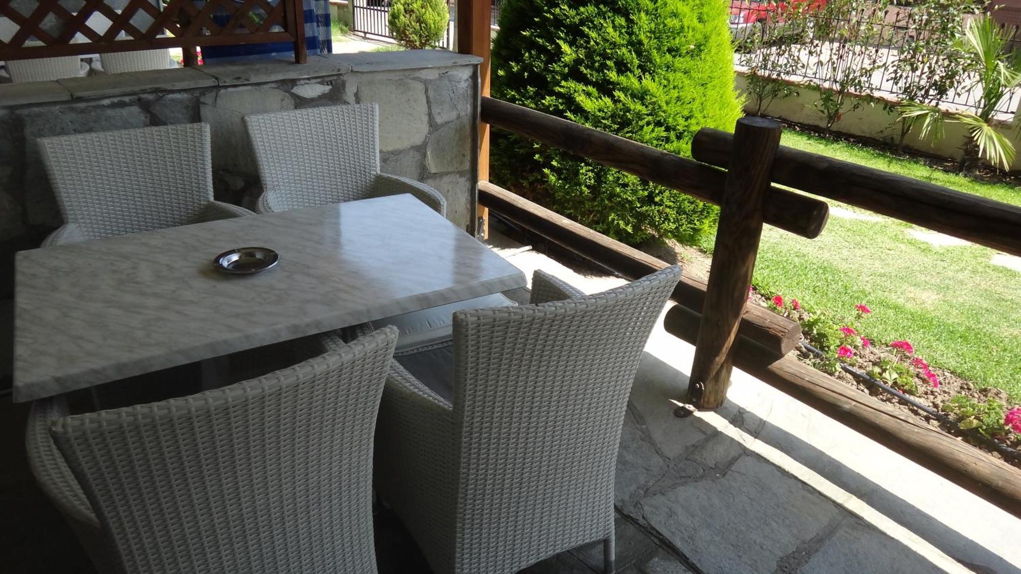 Leonidas Apartments And Suites Mola Kalyva Extérieur photo