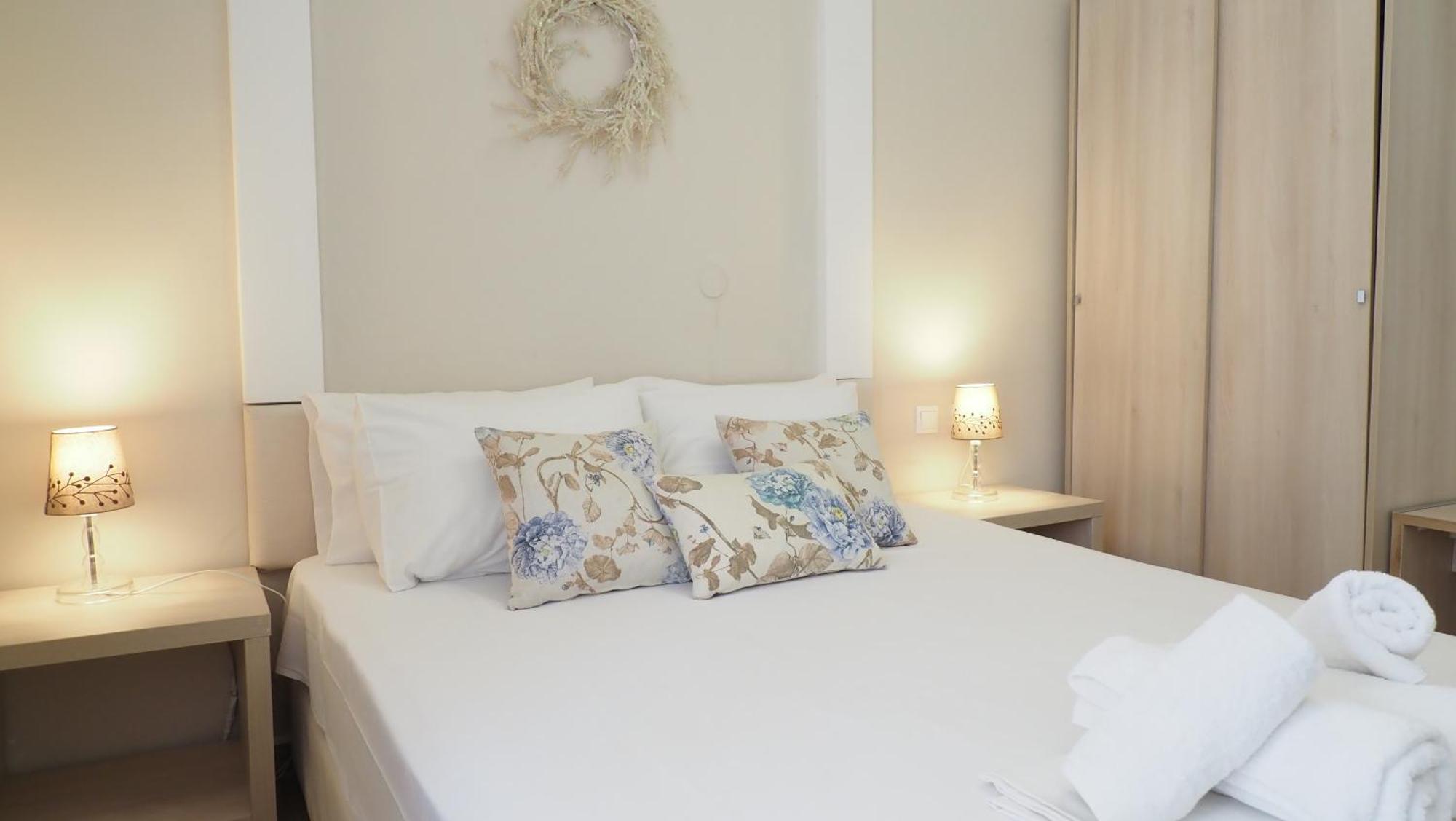 Leonidas Apartments And Suites Mola Kalyva Extérieur photo