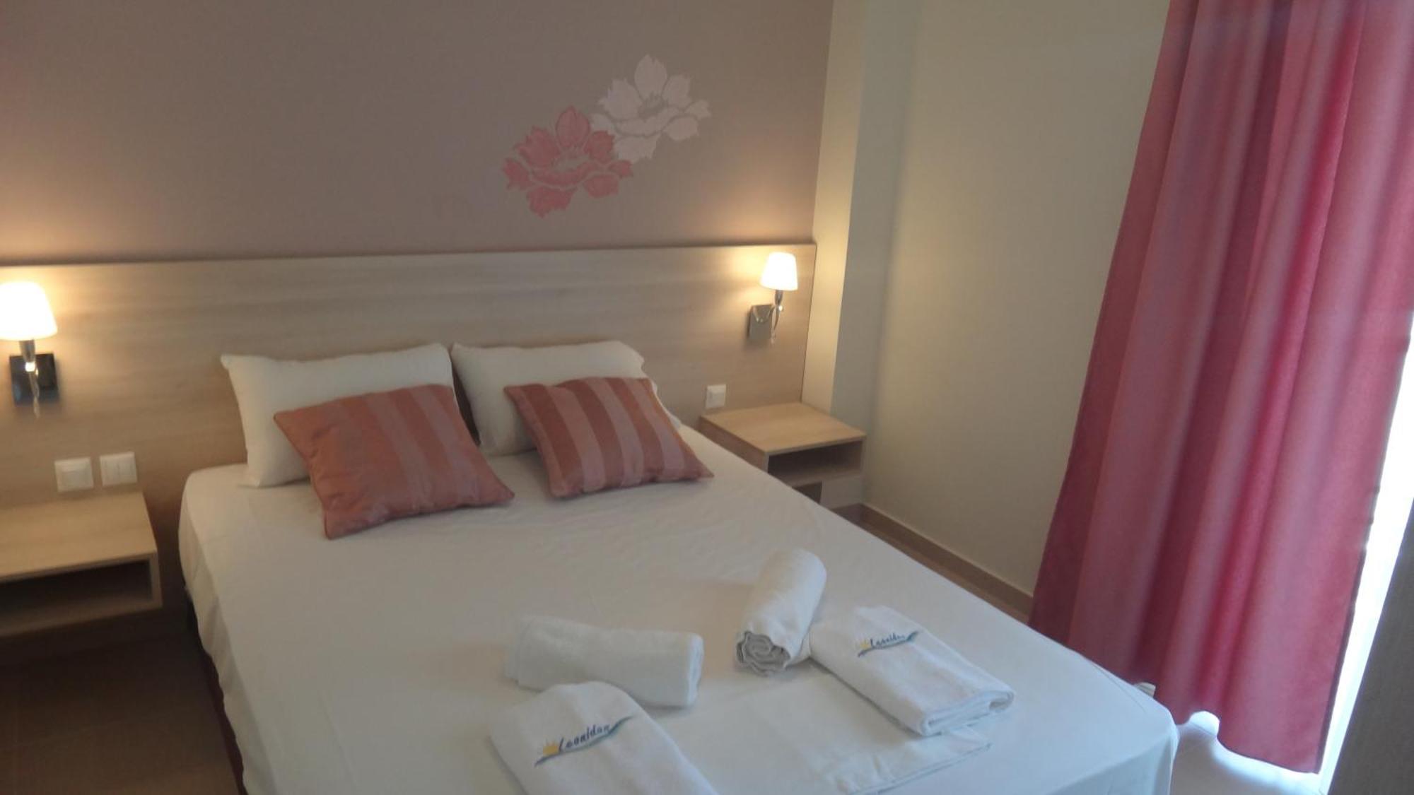 Leonidas Apartments And Suites Mola Kalyva Extérieur photo