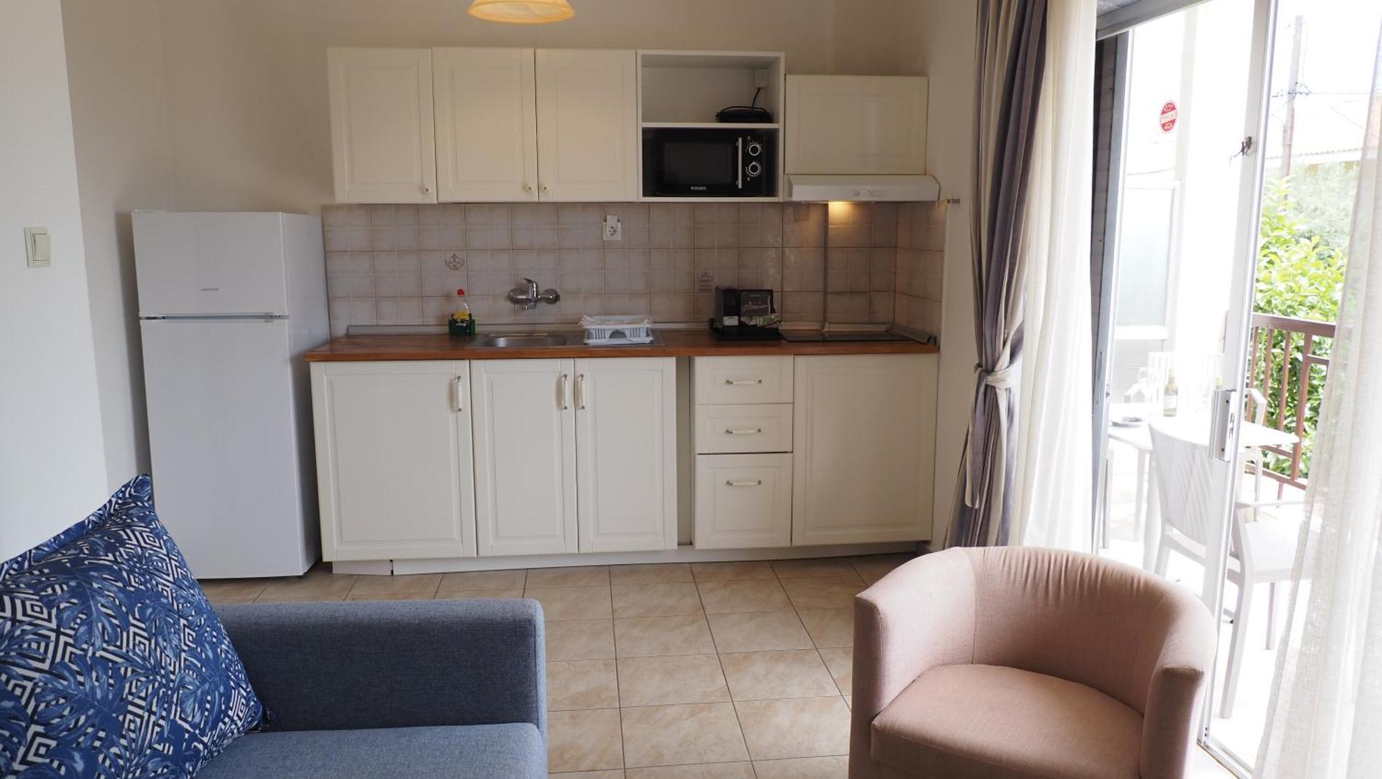 Leonidas Apartments And Suites Mola Kalyva Extérieur photo