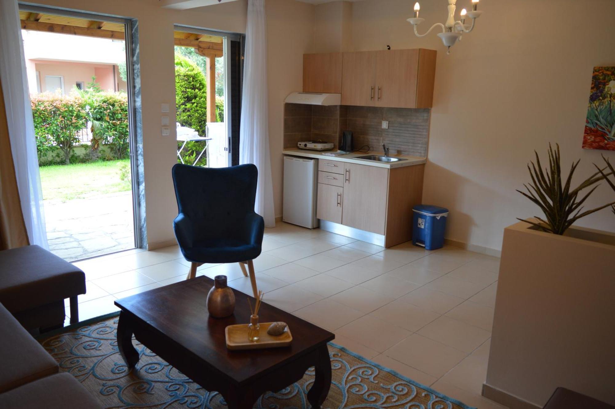Leonidas Apartments And Suites Mola Kalyva Extérieur photo