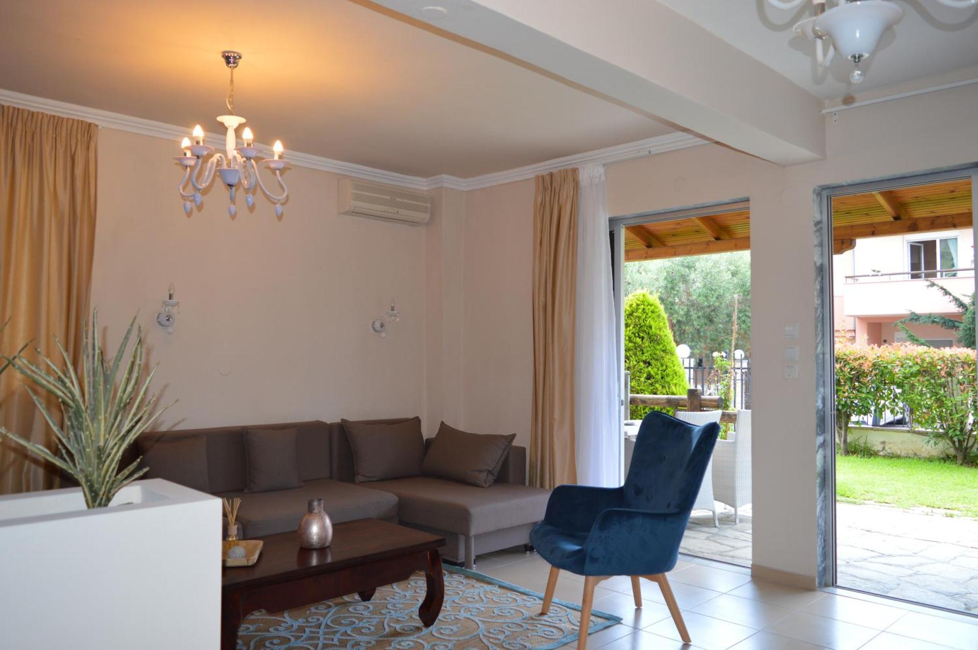 Leonidas Apartments And Suites Mola Kalyva Extérieur photo