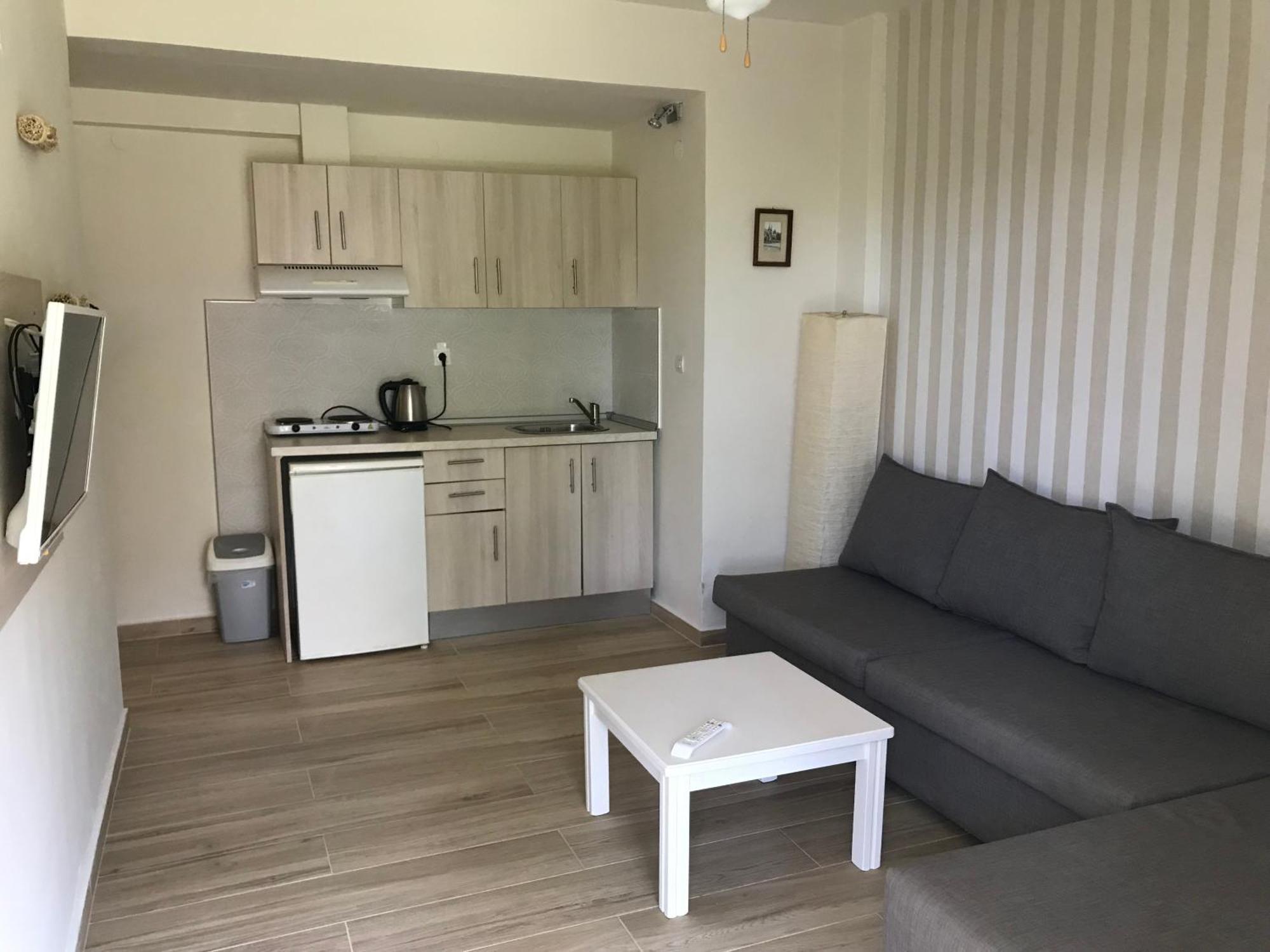 Leonidas Apartments And Suites Mola Kalyva Extérieur photo