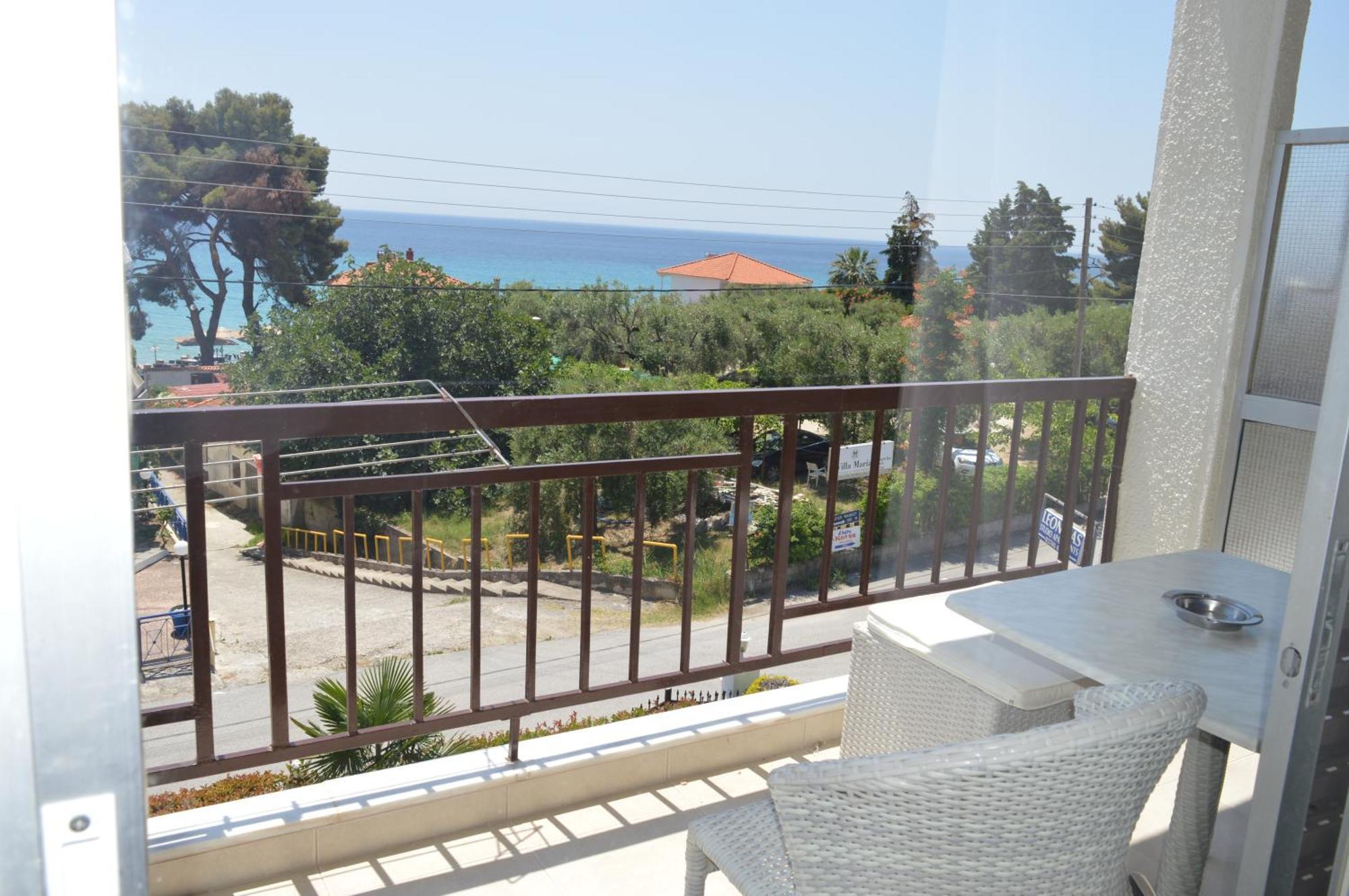 Leonidas Apartments And Suites Mola Kalyva Extérieur photo