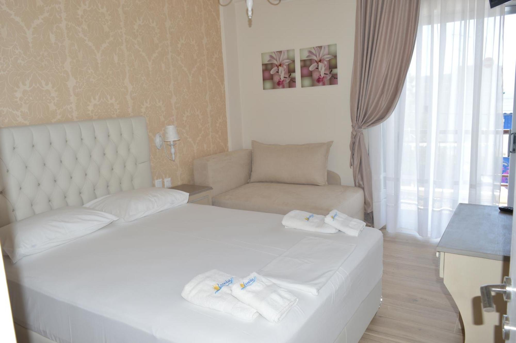 Leonidas Apartments And Suites Mola Kalyva Extérieur photo