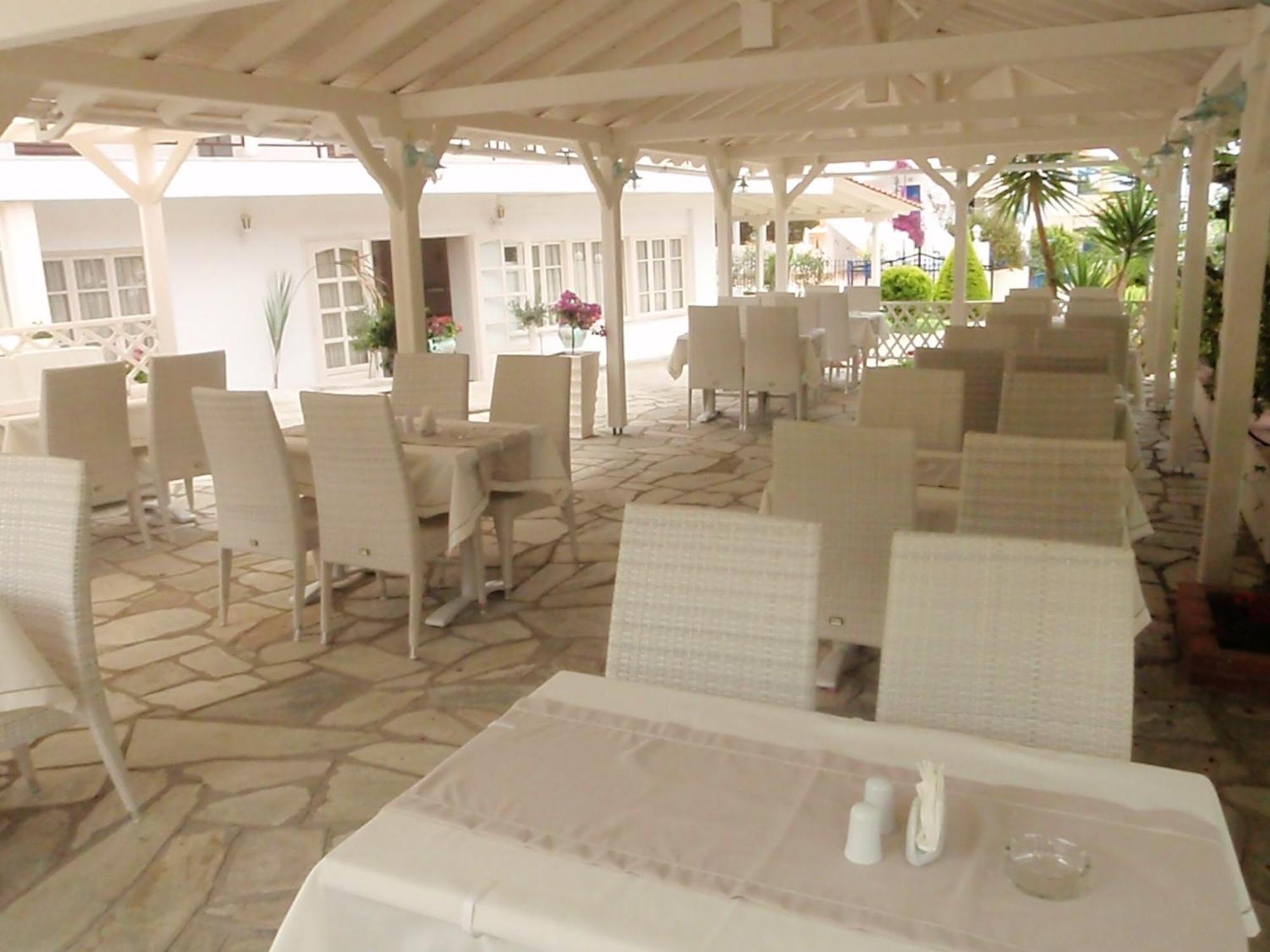 Leonidas Apartments And Suites Mola Kalyva Extérieur photo